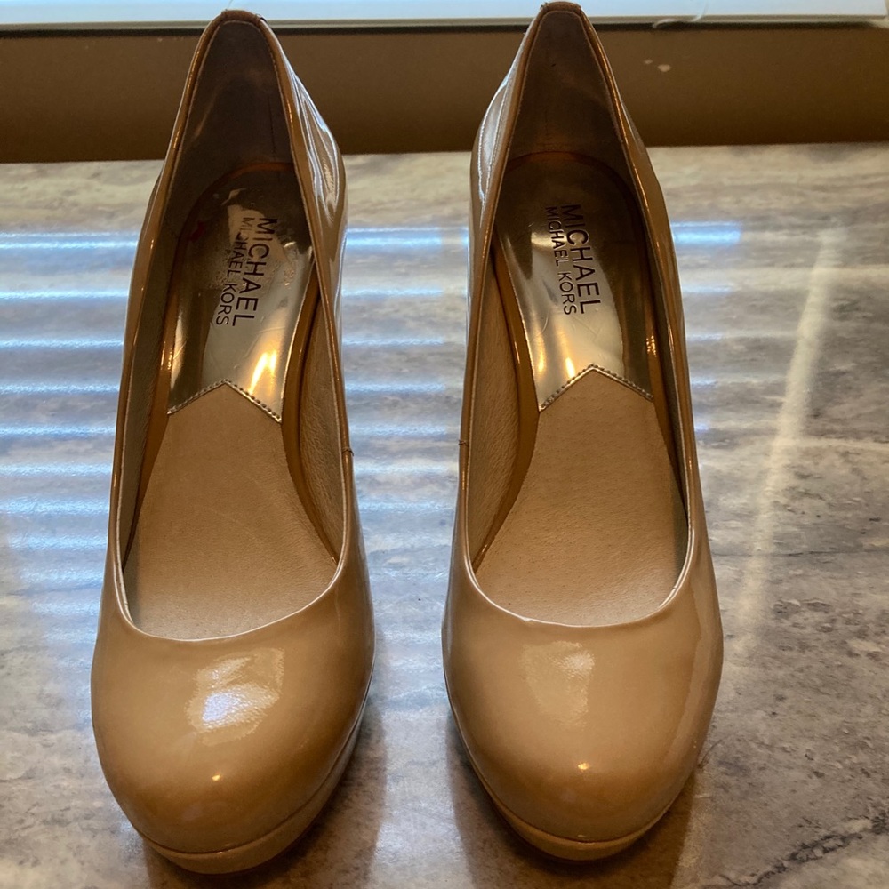 MK NUDE PUMPS